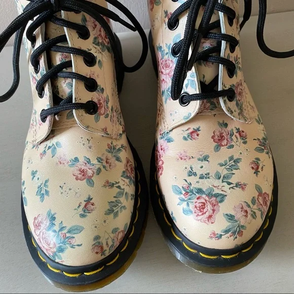 Dr. Martens 1460 Vintage Cream Rose Floral Boots - Picture 4 of 8